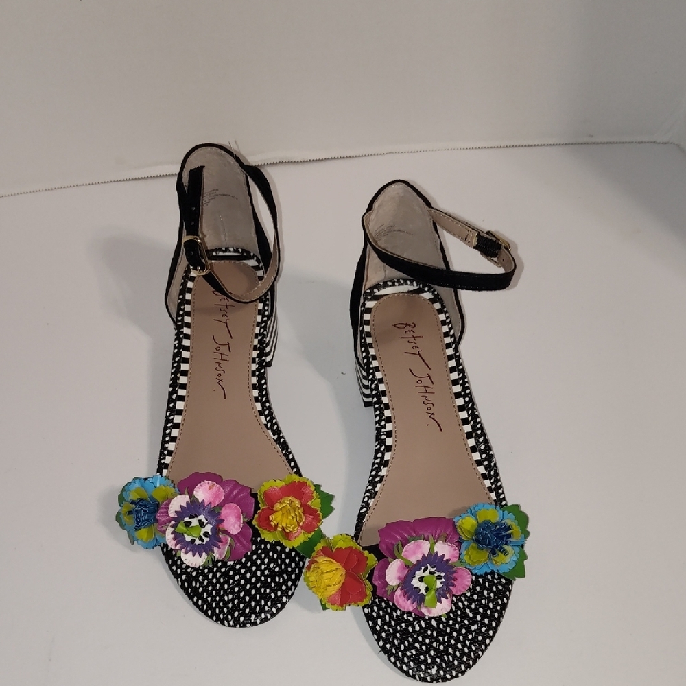 Betsey Johnson Girl Size 4 Sandal Shoes Ankle Strap “Lore” Floral Colorful